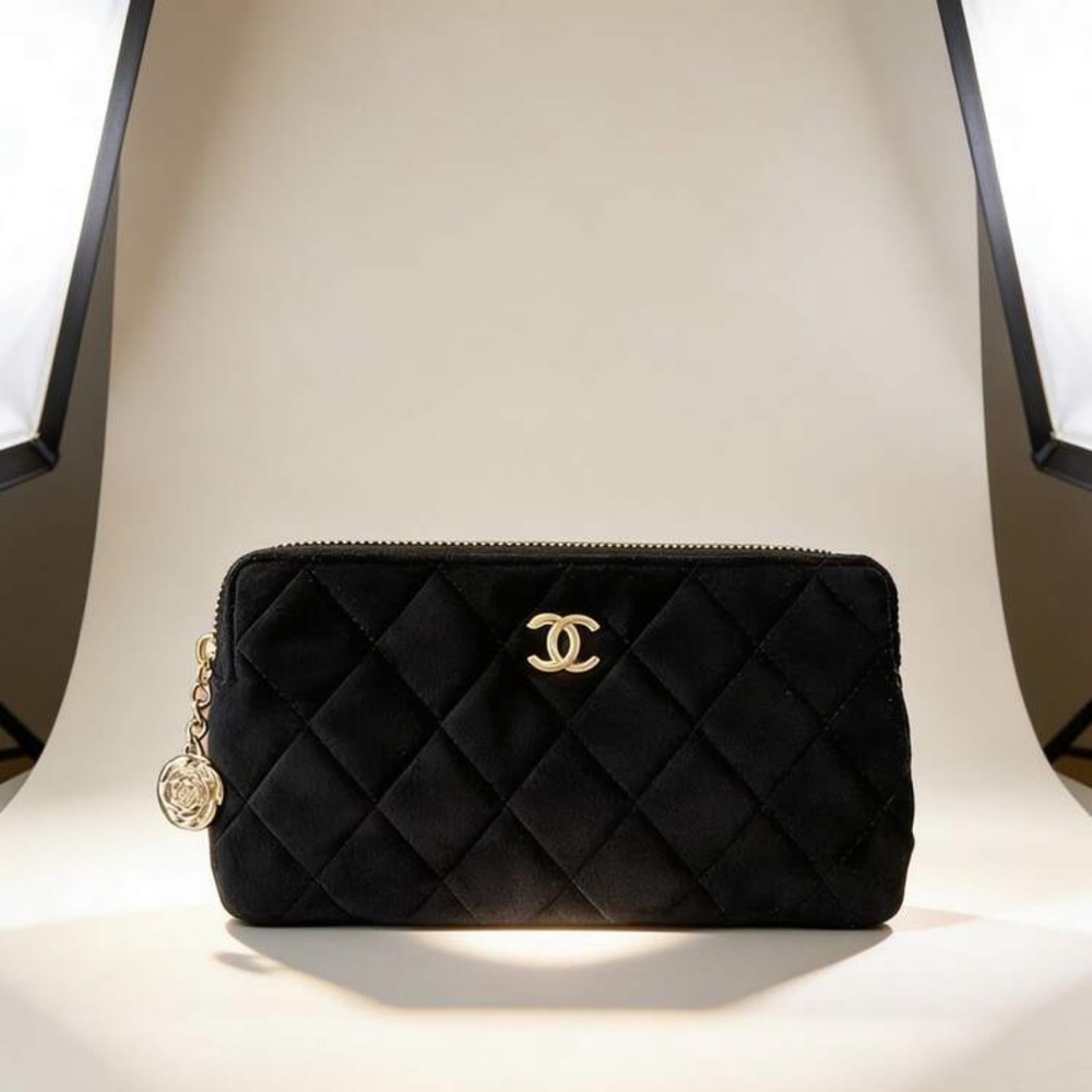 CHANEL Black Quilted Clutch with Gold Logo - Picture 3 of 4